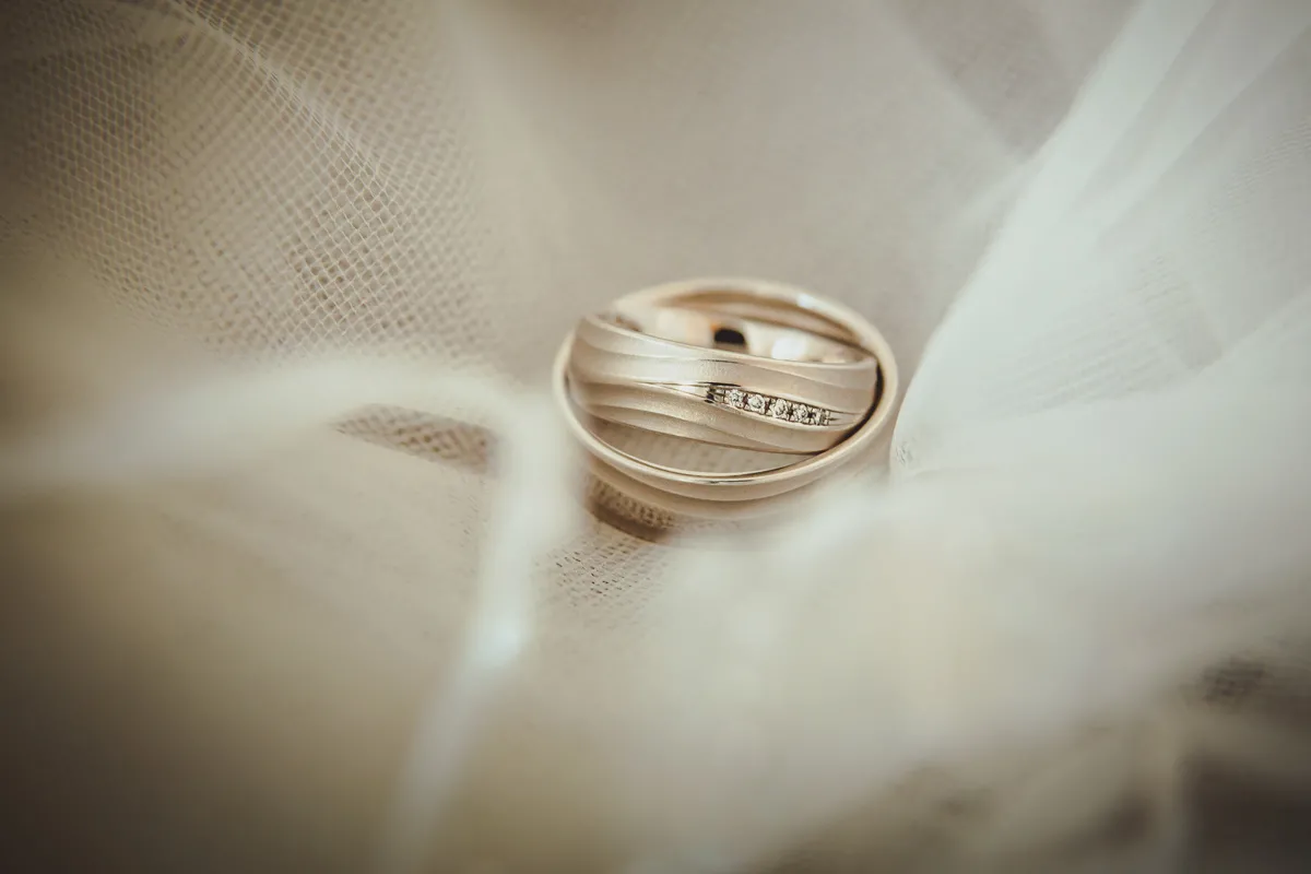 esküvői karikagyűrű
